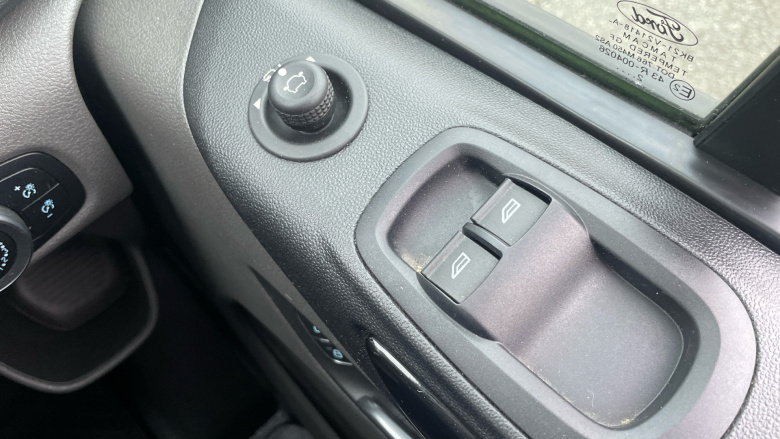 Ford Transit Custom 300 L2 Diesel Fwd 2.0 EcoBlue 170ps Low Roof Limited Van